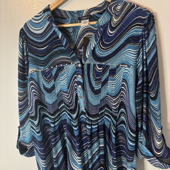Cocomo Woman NEW Blue Wavy Geometric Blouse Pleated Top Sz 1X - Picture 2 of 10